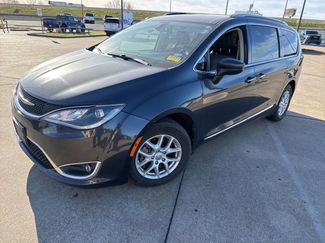 Used 2020 Chrysler Pacifica Touring-L video 1