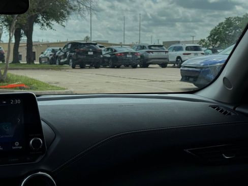 Used 2025 Nissan Sentra SV image 35