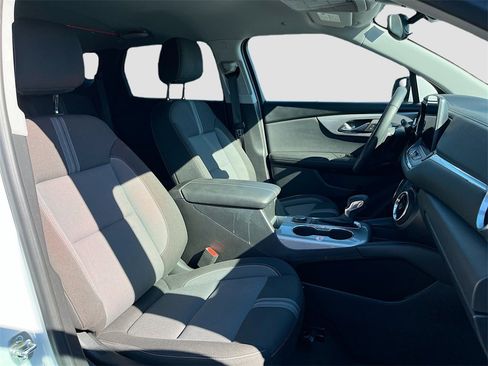 Used 2025 Chevrolet Blazer LT image 32