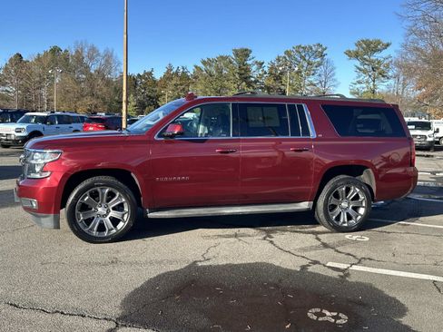 Used 2016 Chevrolet Suburban LT w/ Luxury Package image 2
