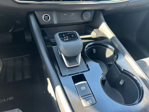 Used 2023 Nissan Rogue SV image 20