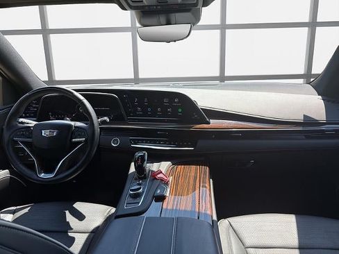 Used 2024 Cadillac Escalade Premium Luxury w/ Performance Package AWD/4WD image 19