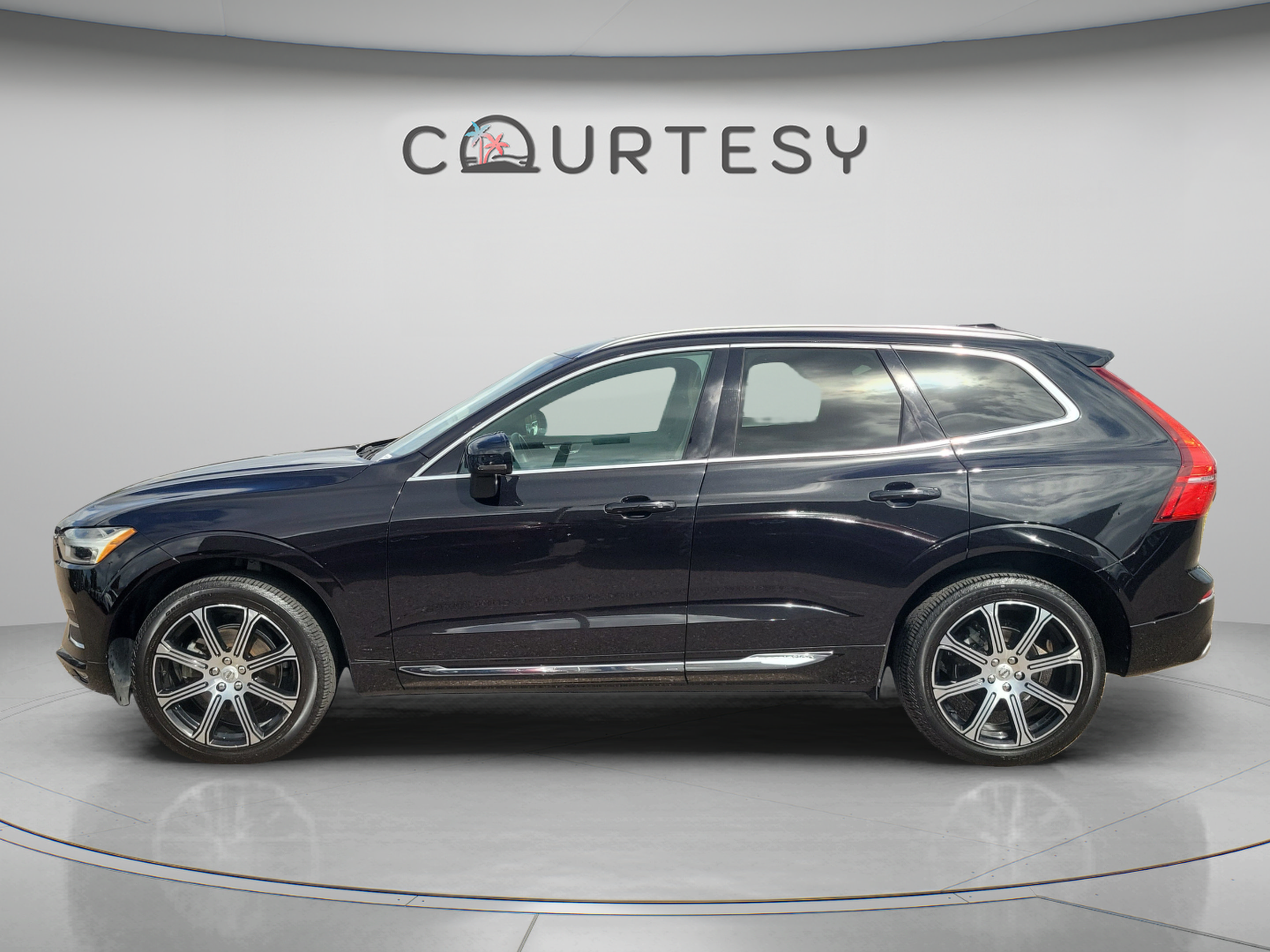 Used 2020 Volvo XC60 T5 Inscription w/ Protection Package Premier FWD image 2