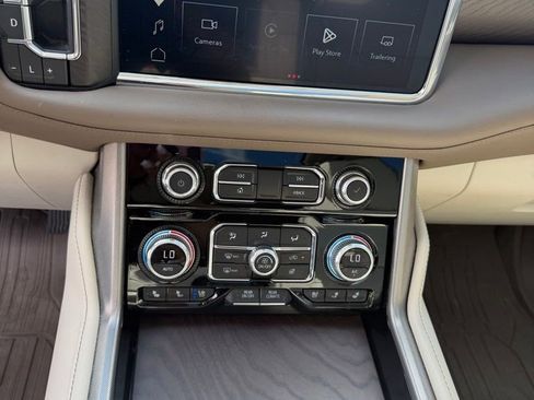Used 2023 GMC Yukon Denali w/ Advanced Technology Package AWD/4WD image 12