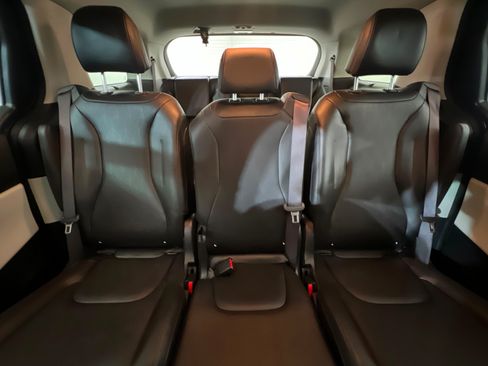 Used 2024 Kia Carnival EX FWD image 25