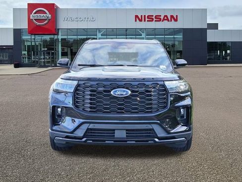 Used 2025 Ford Explorer ST-Line w/ ST-Line Street Pack AWD/4WD image 2