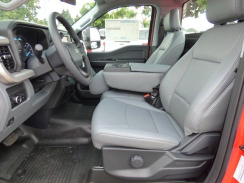 New 2026 Ford F250 XL w/ XL Chrome Package image 19