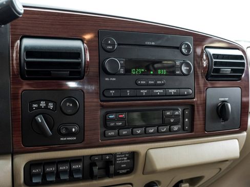 Used 2006 Ford F250 Lariat image 24