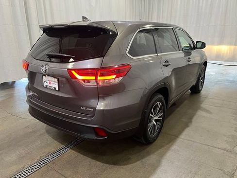 Certified 2018 Toyota Highlander Plus AWD/4WD image 4