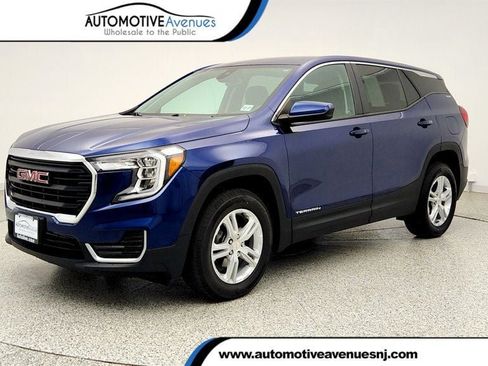 Used 2022 GMC Terrain SLE AWD/4WD image 1