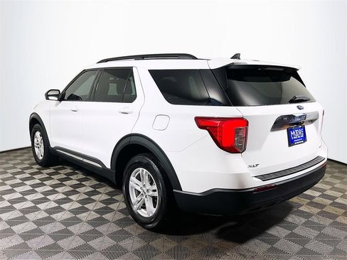 Used 2022 Ford Explorer XLT image 6