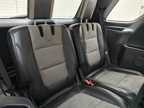 Used 2017 Ford Explorer XLT w/ Equipment Group 202A image 21