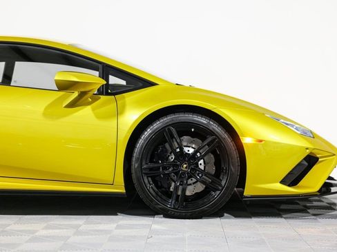 Used 2020 Lamborghini Huracan EVO image 3