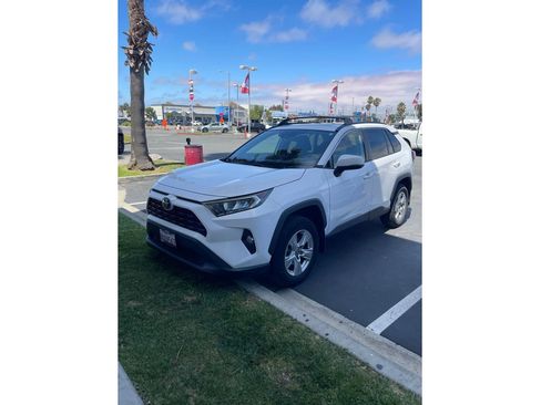 Certified 2021 Toyota RAV4 XLE w/ Convenience Package AWD/4WD image 3