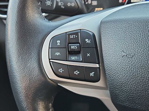 Used 2022 Ford Explorer XLT w/ Equipment Group 202A image 25