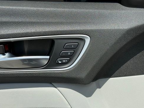 Used 2018 Acura TLX FWD image 17