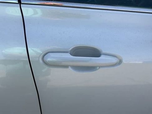 Used 2023 Toyota Highlander LE image 16