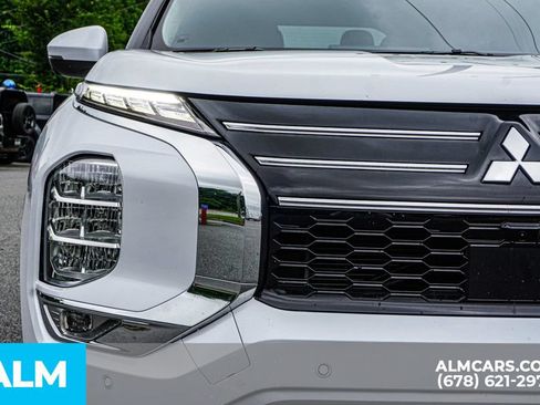 Used 2025 Mitsubishi Outlander SE FWD image 12