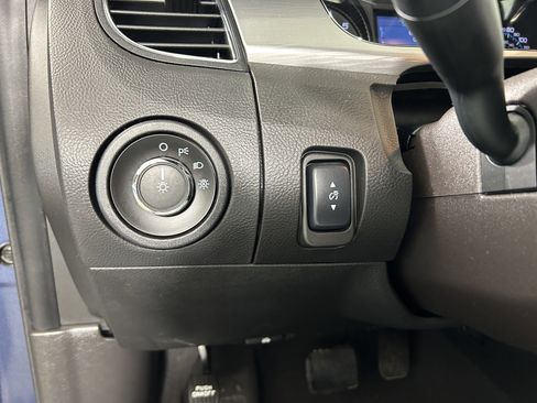 Used 2019 Ford Taurus SEL image 17