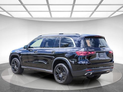 Used 2024 Mercedes-Benz GLS 450 4MATIC image 2