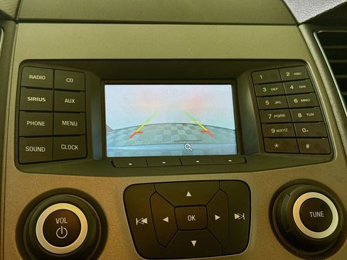 Used 2017 Ford Taurus SE image 19