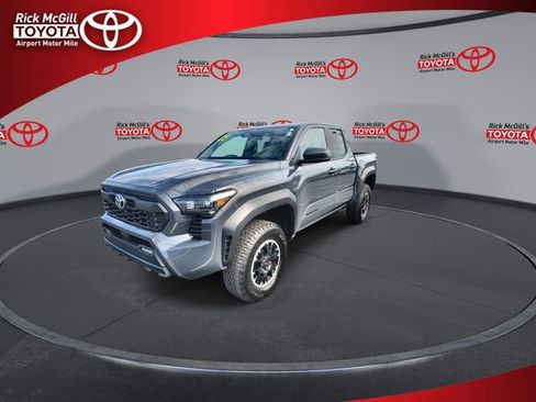 Certified 2025 Toyota Tacoma TRD Off-Road AWD/4WD image 4