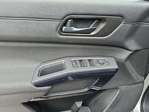 New 2025 Nissan Pathfinder S image 8