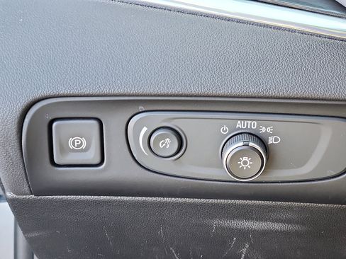 Used 2019 Buick Enclave Essence image 24