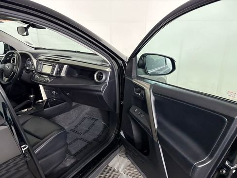 Used 2015 Toyota RAV4 Limited image 33