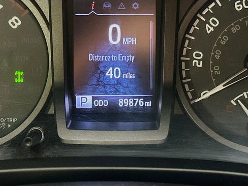 Used 2016 Toyota Tacoma TRD Sport image 42