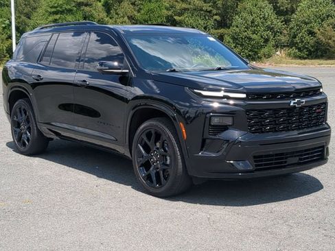 Used 2024 Chevrolet Traverse RS FWD image 2