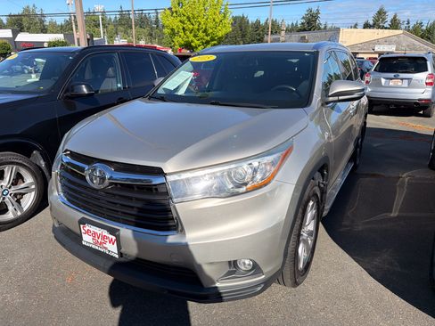 Used 2015 Toyota Highlander XLE AWD/4WD image 3