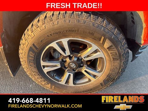 Used 2018 Toyota Tacoma TRD Sport image 7
