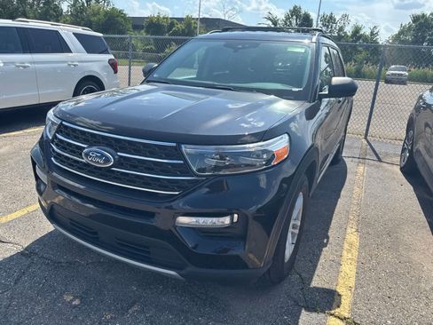 Used 2024 Ford Explorer XLT w/ Equipment Group 202A AWD/4WD image 3