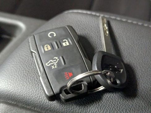 Used 2020 Chevrolet Silverado 1500 Custom w/ Custom Value Package image 18