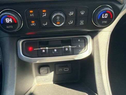 Used 2023 GMC Acadia SLE w/ Driver Convenience Package FWD image 13