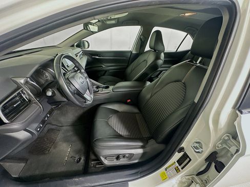 Used 2024 Toyota Camry SE FWD image 13