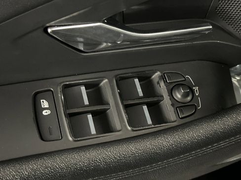 Used 2020 Jaguar E-PACE SE image 15