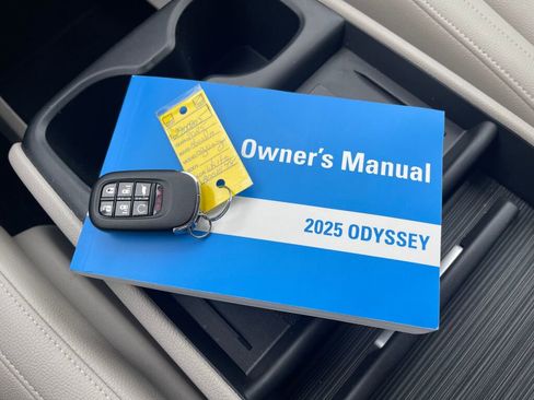 Certified 2025 Honda Odyssey EX-L image 4