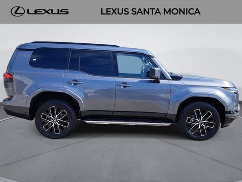 Used 2024 Lexus GX 550 w/ Cold Area Package AWD/4WD image 4