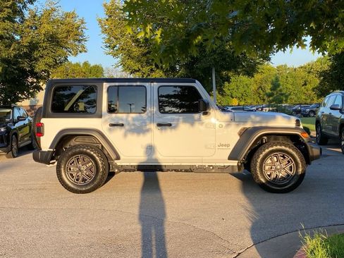 Used 2026 Jeep Wrangler Unlimited Sport AWD/4WD image 8