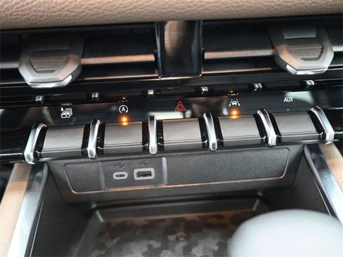 Used 2025 GMC Canyon Denali image 32