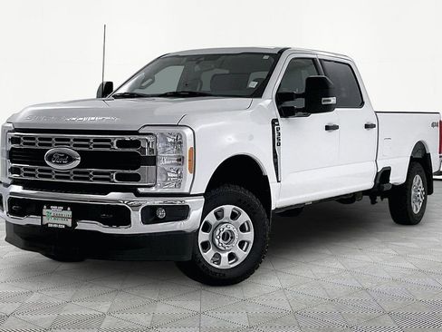 Used 2023 Ford F350 XLT image 3