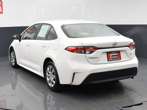 Used 2025 Toyota Corolla LE w/ Convenience Package FWD image 3