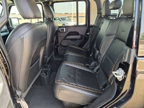 Used 2023 Jeep Gladiator Overland AWD/4WD image 10