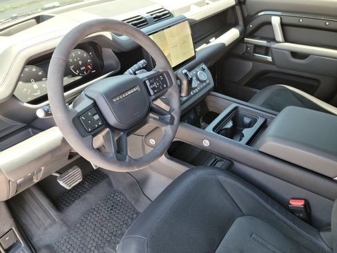 Used 2023 Land Rover Defender 110 V8 AWD/4WD image 16