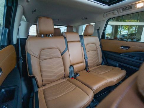 Used 2024 Nissan Pathfinder Platinum w/ Cargo Package image 35