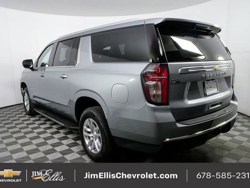 Used 2024 Chevrolet Suburban LT image 3