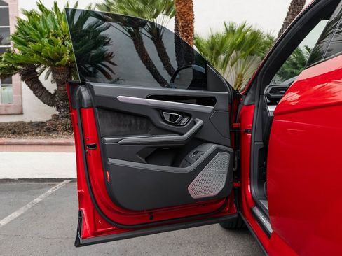 Used 2024 Lamborghini Urus S image 30