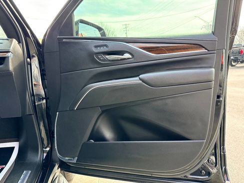 Used 2022 Cadillac Escalade Premium Luxury image 42